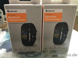 2 Fitnesstracker der Marke Denver