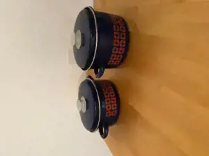 Schöne Kochtöpfe (blau, von Großmutter genutzt)