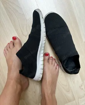 Getragene schwarze Barfuß-Schuhe   Größe 41   Für Sammler & Liebhaber mit Sinn für das Besondere