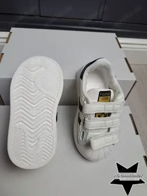 Kinderschuh weiß-schwarz in Größe 23 mit Klettverschluss