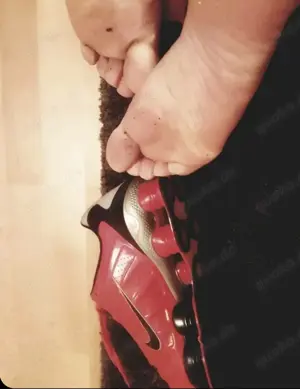 Fußfetisch..wer will meine M Füße verwöhnen riechen Bild 2