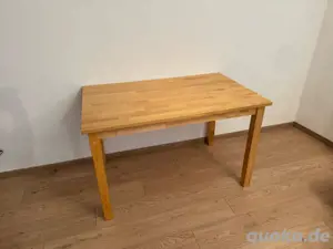 Esstisch aus Holz