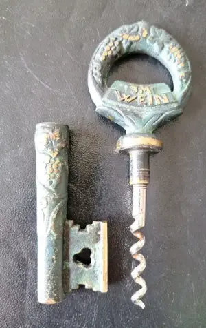 Korkenzieher Flaschenöffner Schlüsselform Messing 