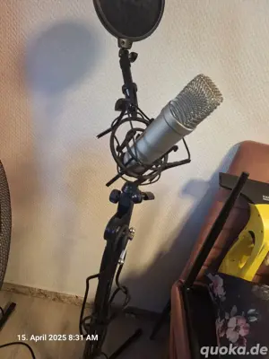 Mikrofon mit Ständer 