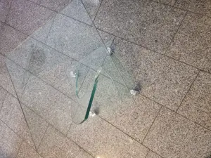 Glasabstelltisch fahrbar