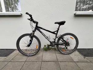 Mountainbike Specialized vollgefedert 