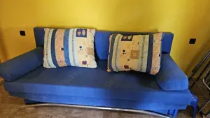 Schlafcouch ausziehbar mit Kissen