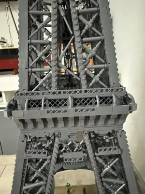 Eiffelturm Modell 01222 mit 10001 Bausteinen und Beleuchtung Bild 4