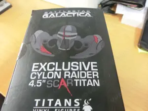 Battlestar Galactica Cyclon Raider 4.5" Figur von Titan Vinyl Figure Bild 4