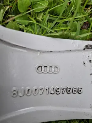 4 Audi Alufelgen mit Pirelli Sommerreifen 17 Zoll 225 50 R 17 98 Y Bild 3