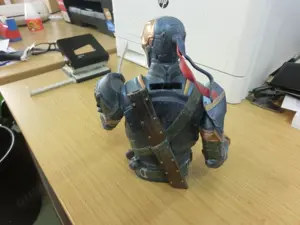 Monogram International Arkham Origins Deathstroke PX Bust Bank 19cm Neu