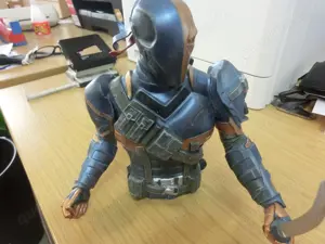 Monogram International Arkham Origins Deathstroke PX Bust Bank 19cm Neu Bild 3