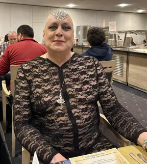 Feminine Tunte sucht gutsituierten Gentleman 70+ Bild 3