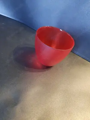 Vase aus Glas rot 10 cm hoch Öffnung 11 cm breit