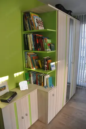 Schlafzimmer, Jugendzimmer in Esche mit grünen Applikationen, Programm CUBBY