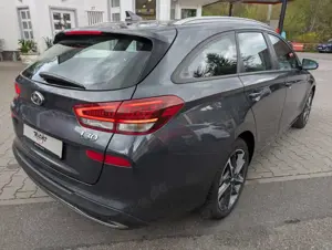 Hyundai i30 1.0 T-GDI Trend Kamera Navi LED LHZ Tempomat Bild 4