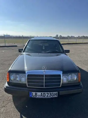 Mercedes-Benz E 230 Schiebedach,H Kenzeichen,Automatik,Gepflegt,Tüv