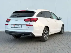 Hyundai i30 cw Trend Mild-Hybrid SHZ RKF TOP NEU Bild 4