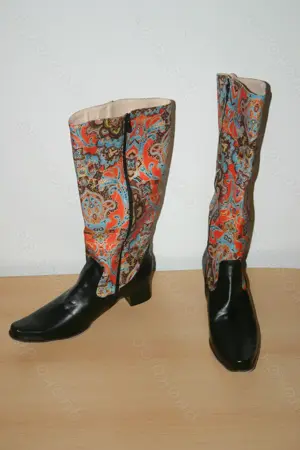 Bunte Kunstleder Stiefel in der Größe 46!