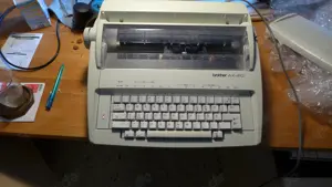 Schreibmaschine Brother AX-410