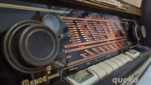 Röhrenradio| Röhrenempfänger| Antik Radio| Sammlerstück|NordMende Bild 10