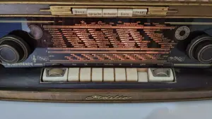 Röhrenradio| Röhrenempfänger| Antik Radio| Sammlerstück|NordMende Bild 7