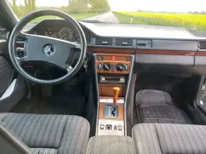 Oldtimer Mercedes Benz 124... 300TD automat