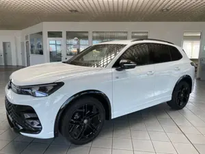 Volkswagen Tiguan R-Line 1.5 eTSI*DSG*Black Style*Matrix*AHK*Navi*RF