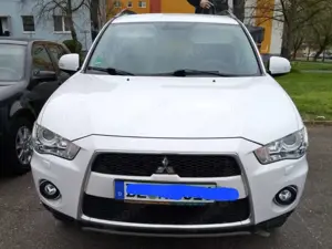 Mitsubishi Outlander 2.2 DI-D Sport Utility Vehicle 2 WD Bild 1