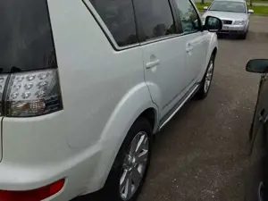 Mitsubishi Outlander 2.2 DI-D Sport Utility Vehicle 2 WD Bild 3