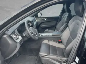Volvo XC60 B5 AWD Mild-Hybrid Plus Dark AHK ACC BLIS Bild 3