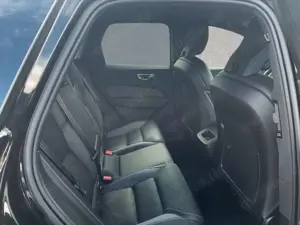 Volvo XC60 B5 AWD Mild-Hybrid Plus Dark AHK ACC BLIS Bild 5