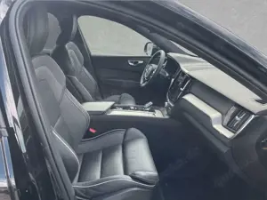 Volvo XC60 B5 AWD Mild-Hybrid Plus Dark AHK ACC BLIS Bild 4