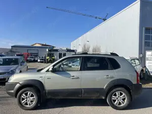 Hyundai TUCSON *2.0Diesel*EXCLUSIV*4x4*Leder*Klima*Alu*TÜV* Bild 3