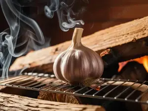 Geräucherter Knoblauch 2 Knollen 3,99   (1 Knolle 2  ) 