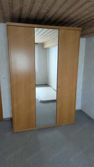 Kleiderschrank