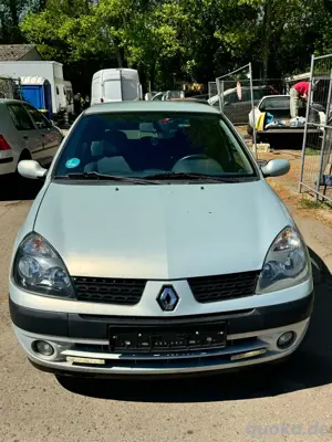 Auto Renault clio