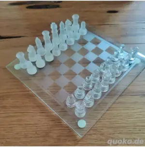 Schachspiel aus Glas