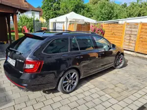 Skoda Octavia Octavia Combi 2.0 TSI DSG RS Bild 3