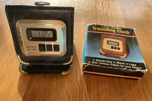 Alter LCD Wallet Reiseuhr 80er Travelling Clock Etui Schwarz Batterie selten OVP Bild 5