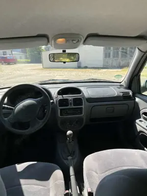 Renault Clio Clio 1.4 RXE Bild 4