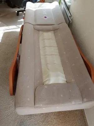 Massageliege von Bio Master mit Wärme und Nieder-Frequenzwellenn