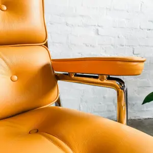 Vitra - Eames Lobby Chair ES 104 - Bürodrehstuhl - Leder Curry Bild 6