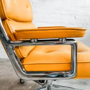 Vitra - Eames Lobby Chair ES 104 - Bürodrehstuhl - Leder Curry Bild 4
