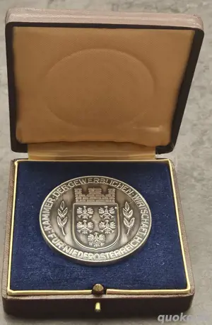 Personalisierte GEDENKMEDAILLE "Kammer der gewerbl. Wirtschaft für Niederösterreich" in Schmuckschat