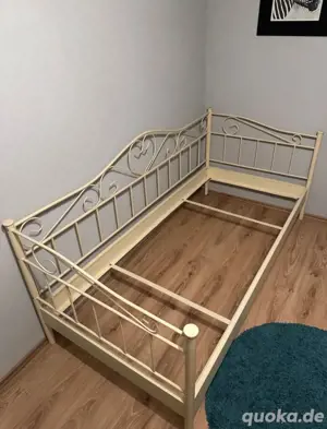 Kinderbett + Nachtkästchen 