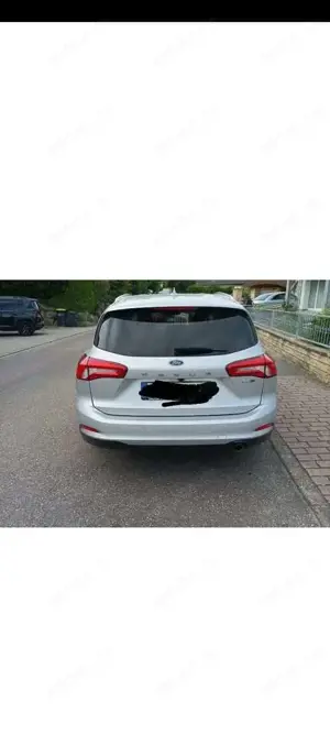 Ford Focus Turnier 1.0 EcoBoost Hybrid TITANIUM Bild 2