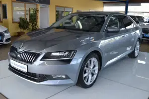 Skoda Superb Lim. Style Bi-XENON / NAVI / ALCANTARA