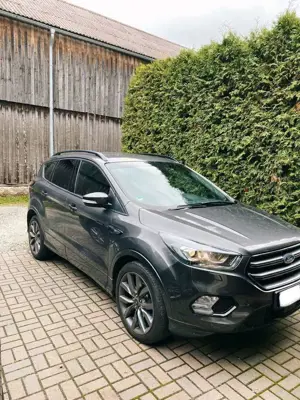 Ford Kuga 1.5 EcoBoost 2x4 ST-Line