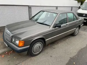 Mercedes-Benz 190 2.0  1. Hand